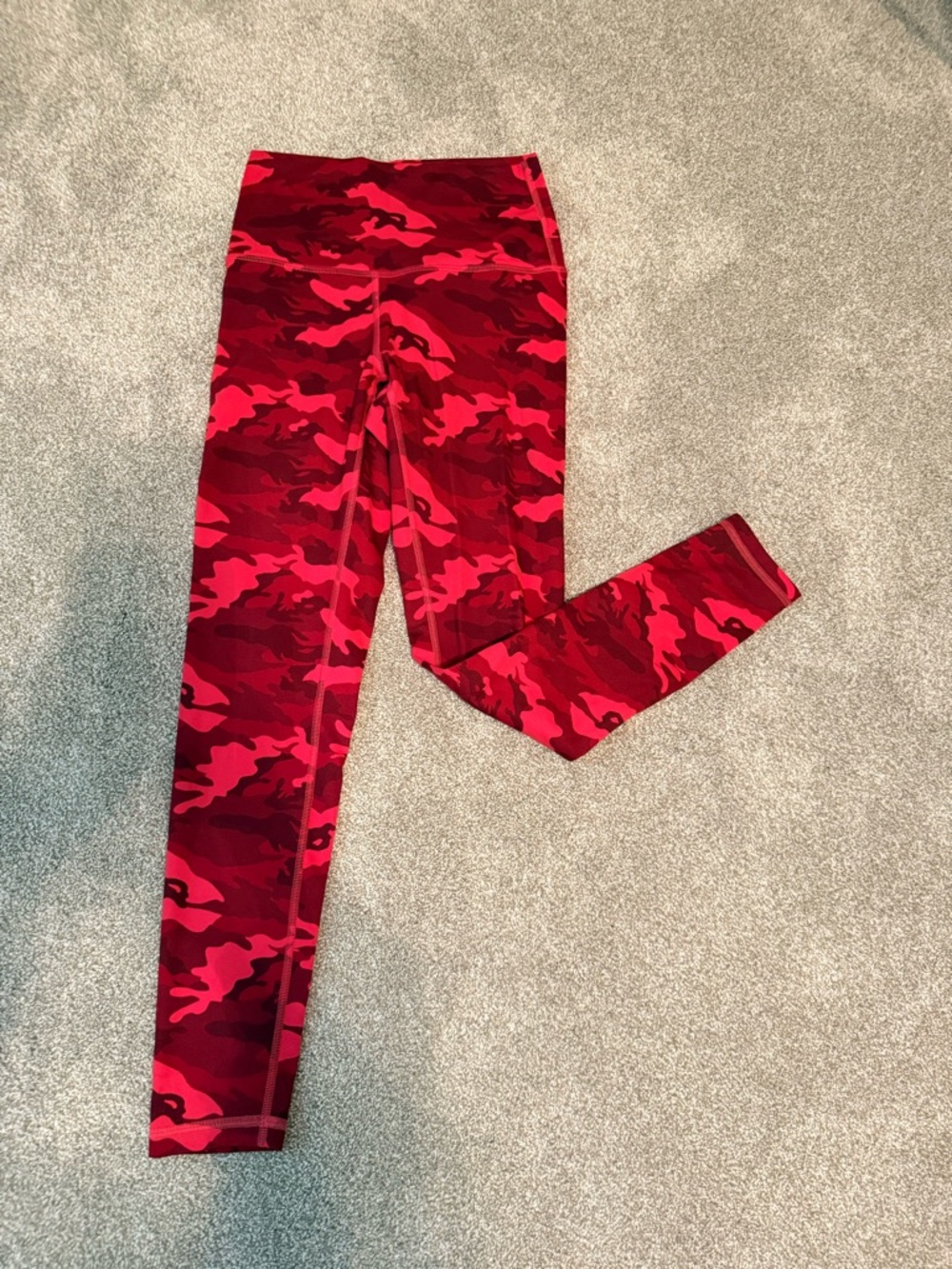 Fleo women’s small Red Camo 7/8 length leggings
